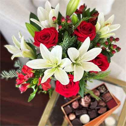 Evergreen Delight Bouquet and Chocolate Gift Set –  Brunet Florist, Kanata ON