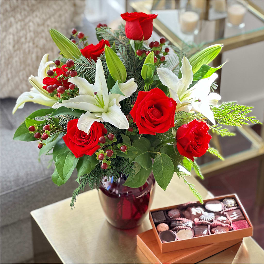 Evergreen Delight Bouquet and Chocolate Gift Set –  Brunet Florist, Kanata ON