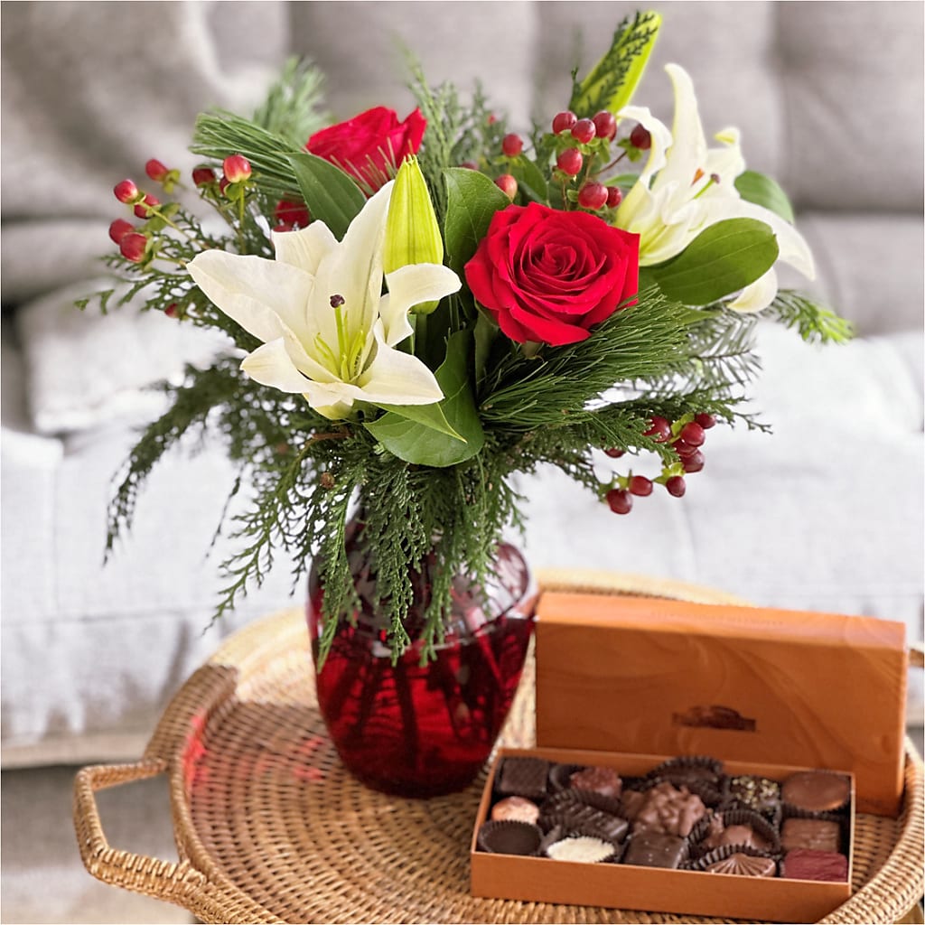 Evergreen Delight Bouquet and Chocolate Gift Set –  Brunet Florist, Kanata ON