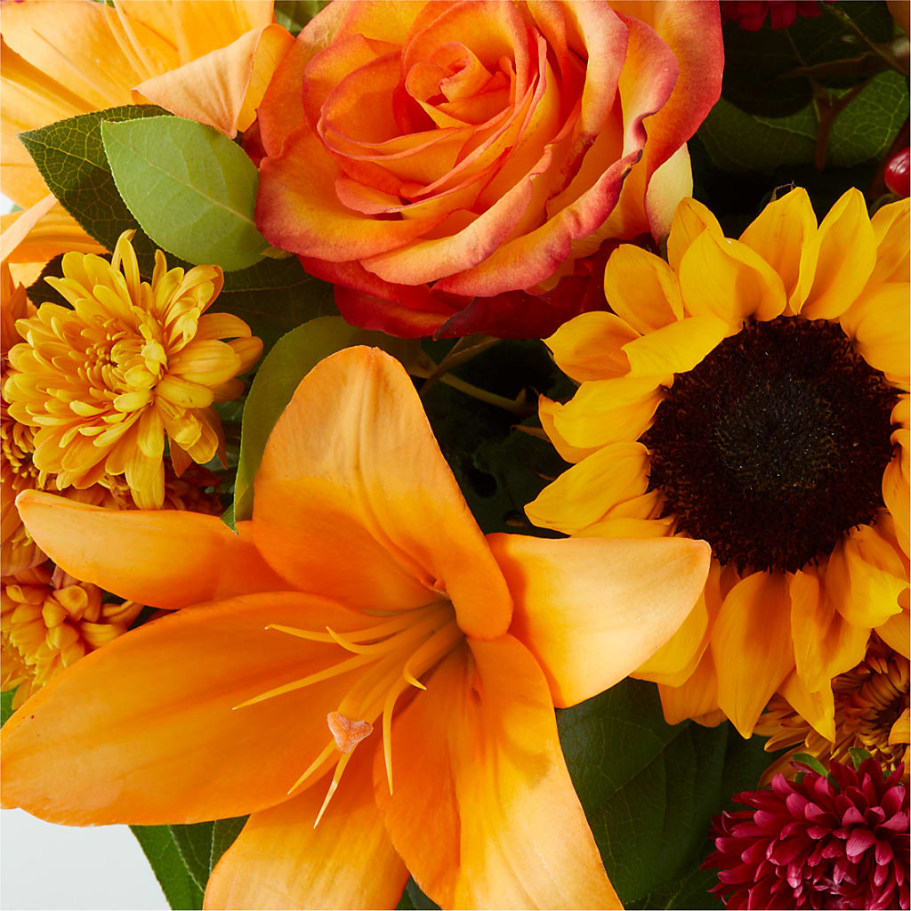 Grateful Centerpiece –  Brunet Florist, Kanata ON